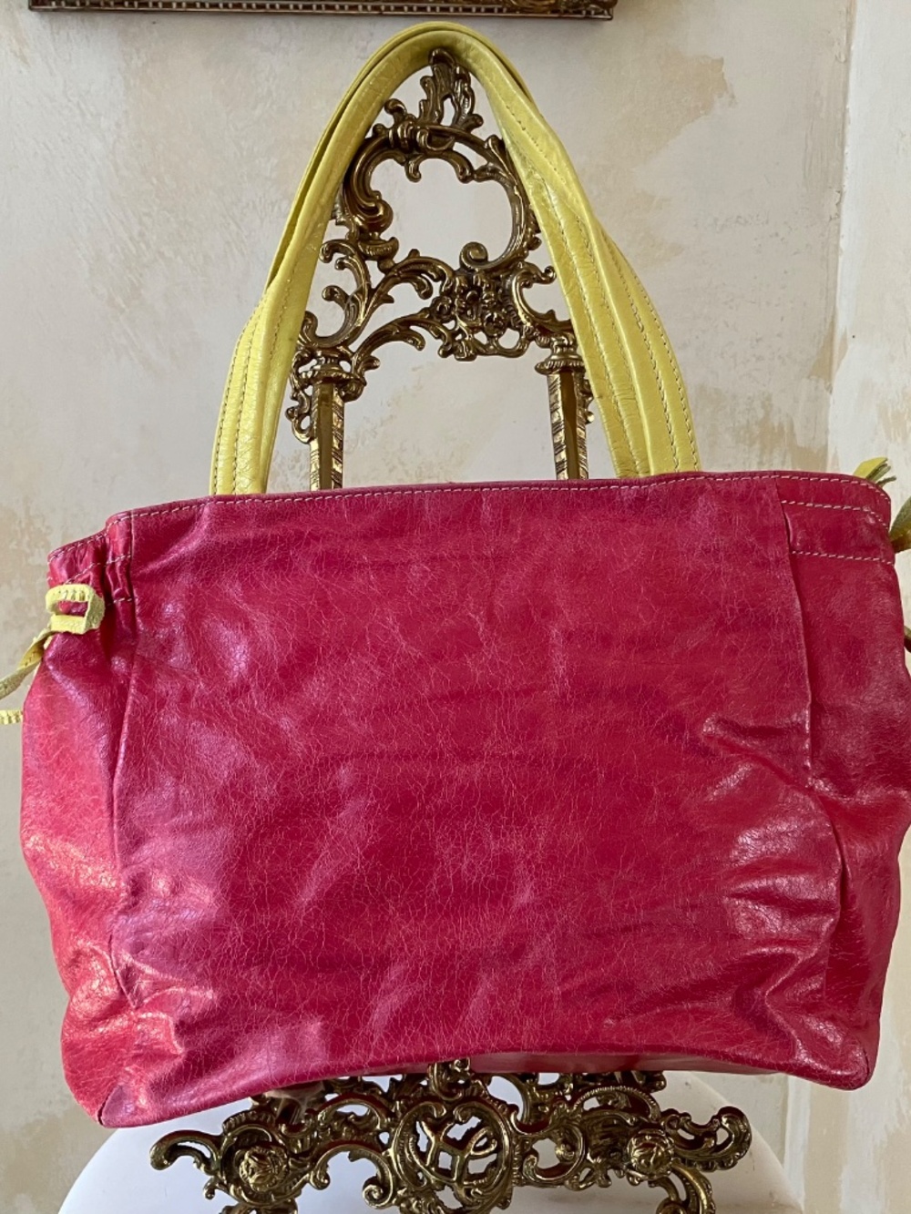 INNUE - ITALIAN GENUINE LEATHER PINK HANDBAG WITH YELLOW ACCENTS - Picture 2 of 11